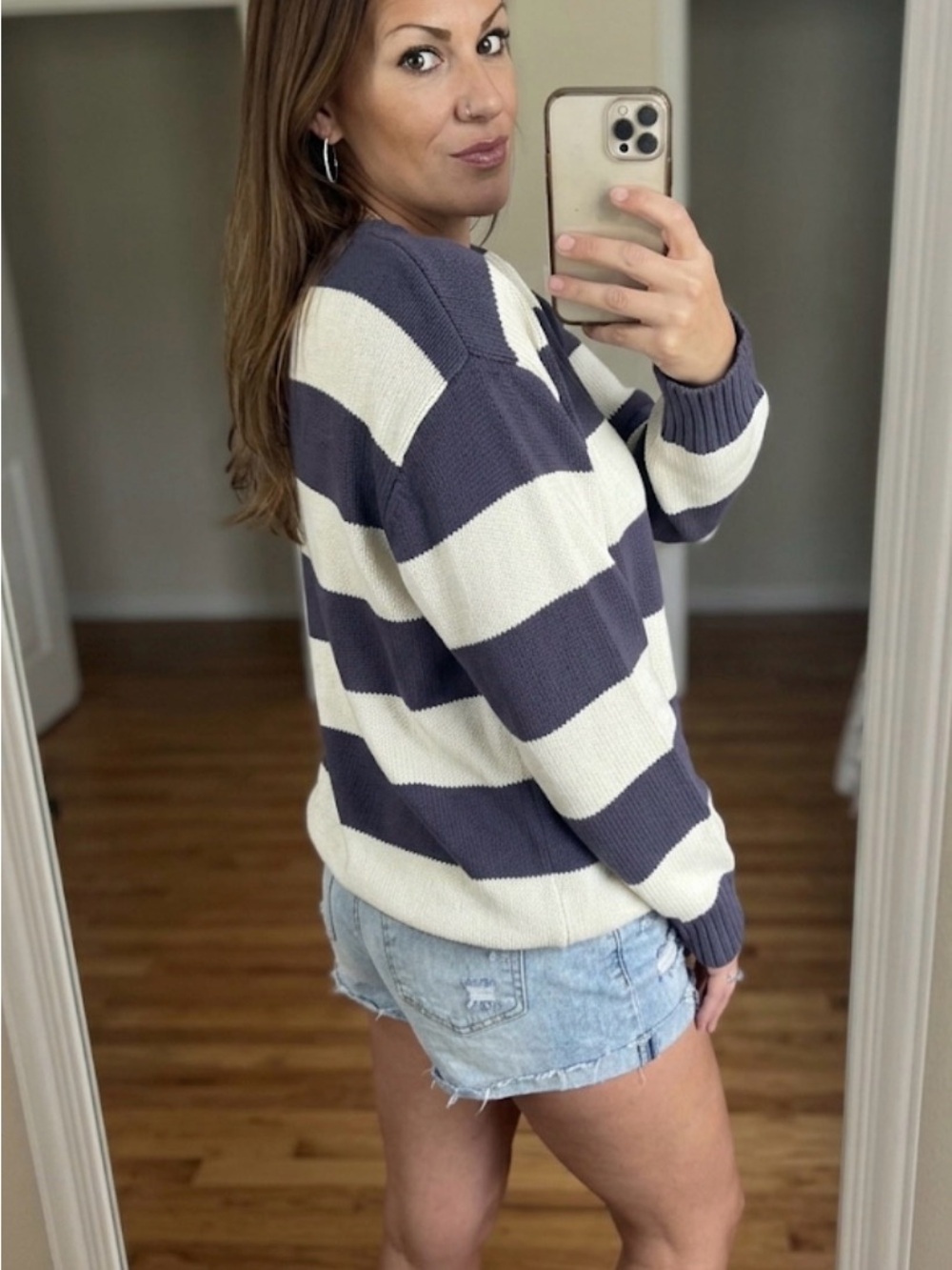 Brandy Melville Wide-Striped Crewneck in Ivory and Slate Blue